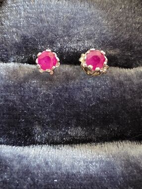 14k Ruby White Gold Stud Earrings (Vintage)